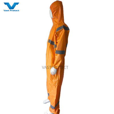 EN1149 Coverall 56GSM Mikroporös USA PPE Einweggerät mit orangefarbenem Reflektorband