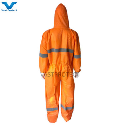 EN1149 Coverall 56GSM Mikroporös USA PPE Einweggerät mit orangefarbenem Reflektorband